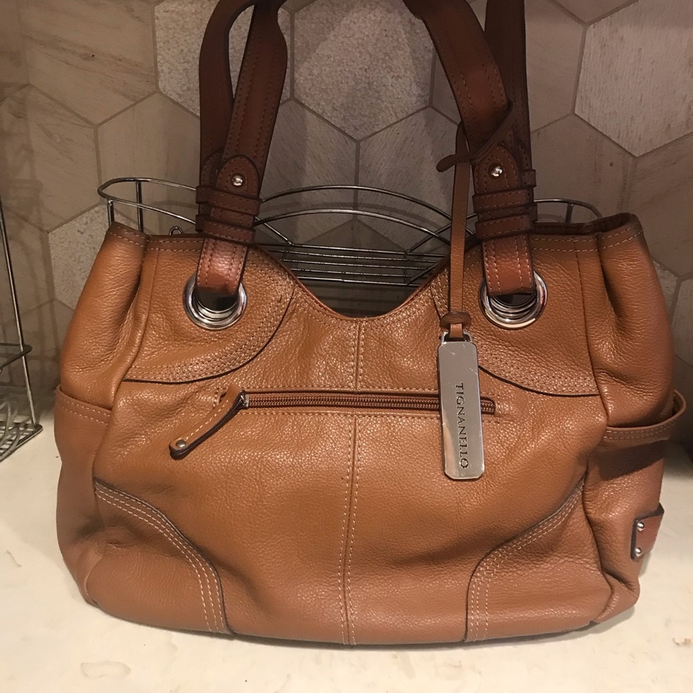 ❤️ NEW ( NWOT) Tignanello Genuine Pebble Leather received as GIFT make offer
